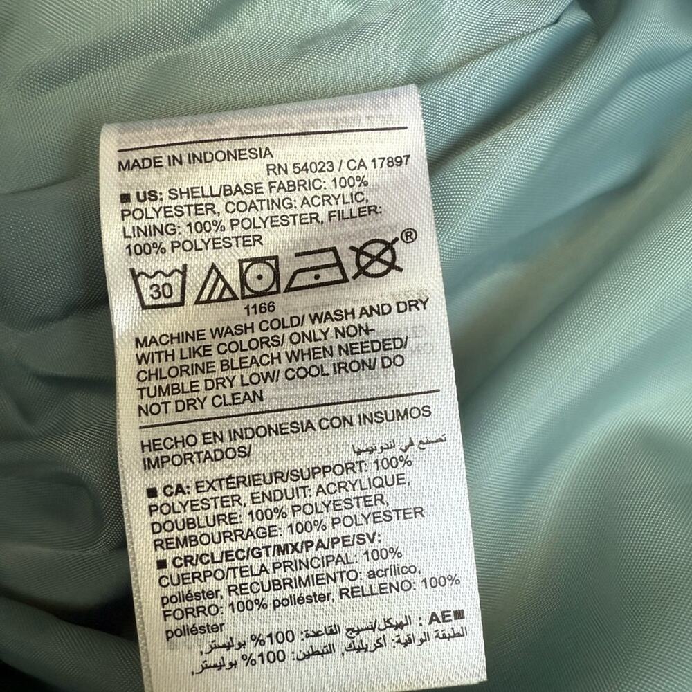 Old Navy Underwater Quilted Puffer Vest - Picture 14 of 14